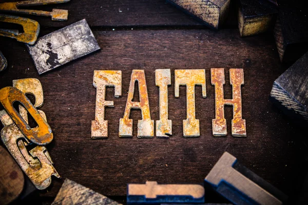 Faith Concept Wood and Rusted Metal Letters — Fotografie, imagine de stoc