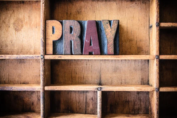 Προσεύχονται έννοια ξύλινα Letterpress θέμα — Φωτογραφία Αρχείου