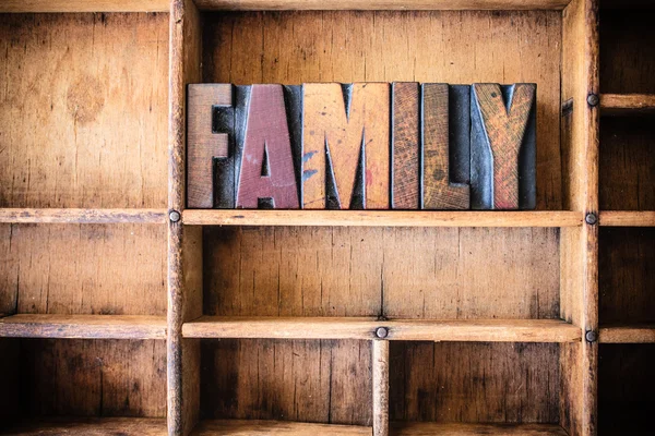 Familienkonzept Holzbuchdruck Thema — Stockfoto