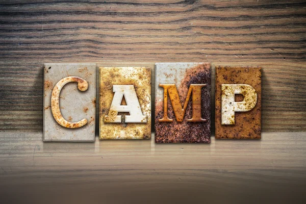 キャンプのコンセプトを活版テーマ — ストック写真