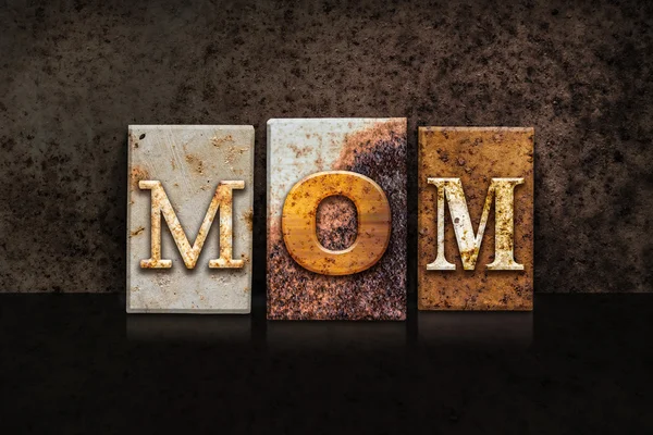 Mom Letterpress Concept on Dark Background — Stock Photo, Image