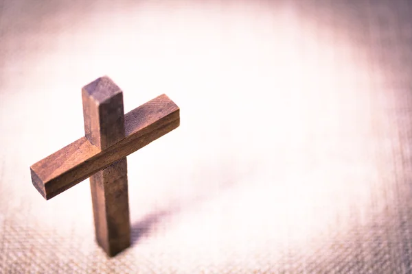 圣洁的木制基督教十字架 — 图库照片