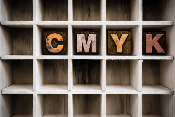 CMJN Concept Type de presse à lettres en bois dans le dessin — Photo