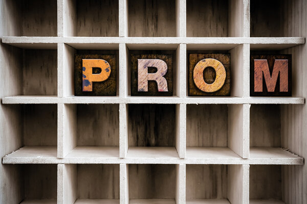 Выпускной концепт Деревянный Letterpress Тип в чердаке
