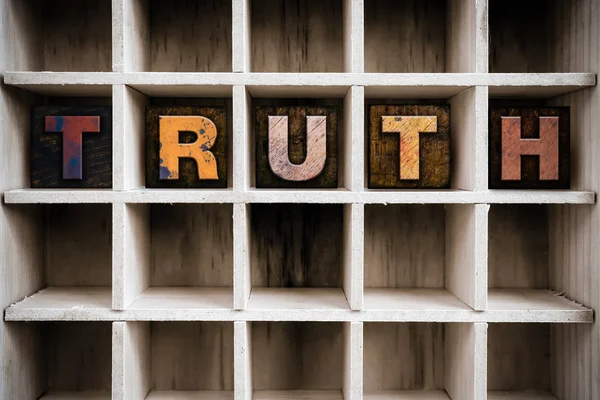 Truth Concept Wooden Letterpress Type in Drawer — Stockfoto