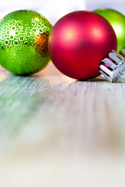 Enfeites de Natal vermelho e verde Fundo — Fotografia de Stock