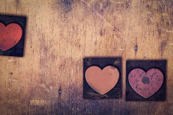 3 drewniane druki serca — Zdjęcie stockowe
