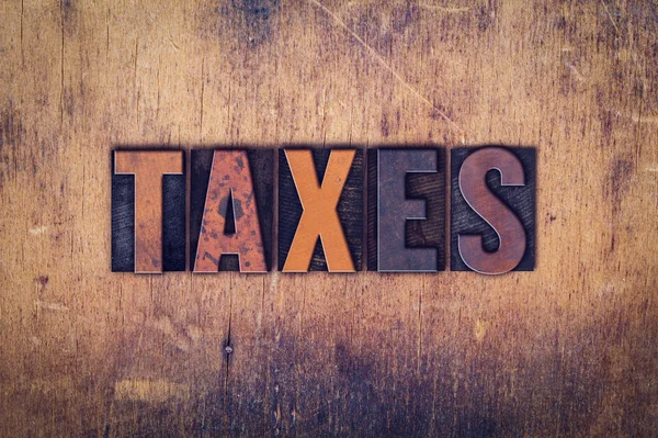 Concept des taxes Type de presse à lettres en bois — Photo