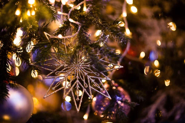 Weihnachten Spielzeug Tannenbaum Hintergrund Verschwommen — Stockfoto