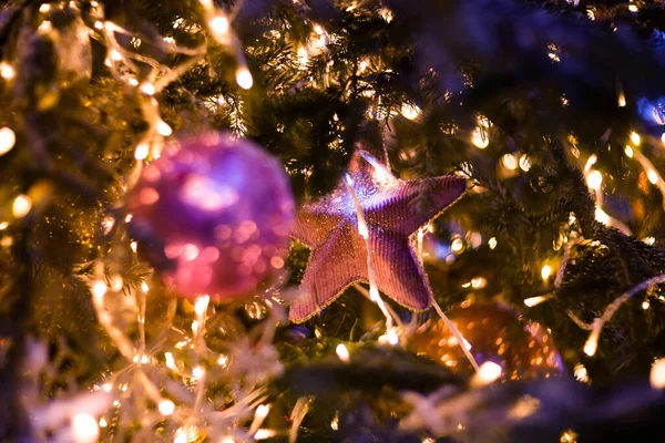 Weihnachten Spielzeug Tannenbaum Hintergrund Verschwommen — Stockfoto