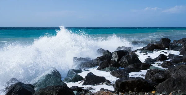 Mar Con Grandes Piedras Rocosas —  Fotos de Stock