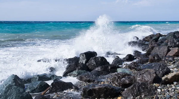 Mer Avec Grosses Pierres — Photo