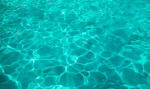 青い水の反射の背景 スイミングプール — ストック写真