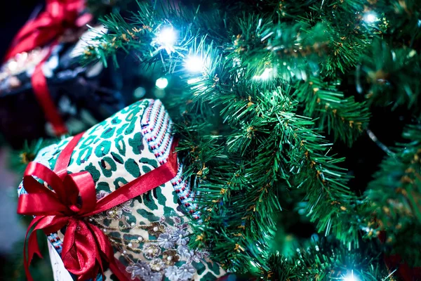 Happy New Year 크리스마스 Merry Christmas 배경에 전나무 장난감 화환등 — 스톡 사진