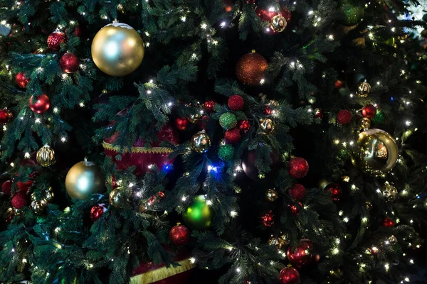 성탄절 크리스마스 배경에 전나무 가지와 장난감 — 스톡 사진
