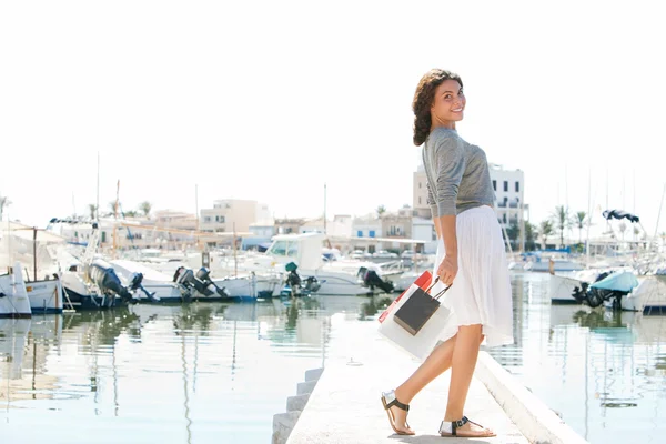 Mujer con bolsas de compras — Foto de Stock