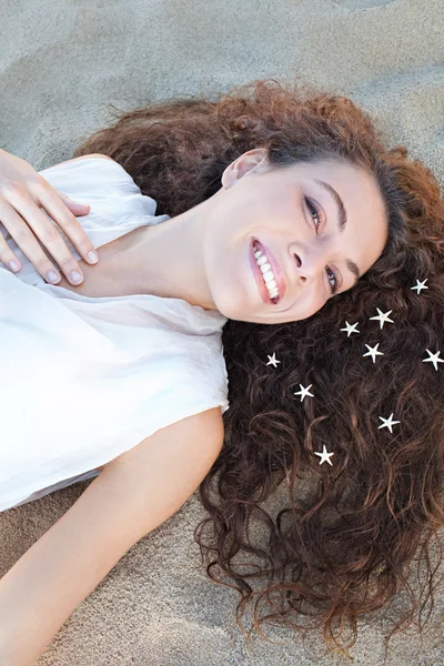 Woman with star fish on  hair — Stock Photo, Image