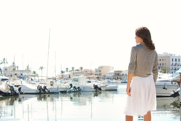 Woman standing and relaxing — Stockfoto