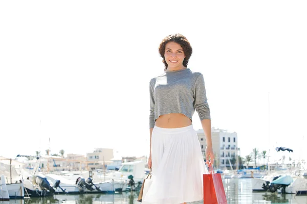 Femme avec sacs à provisions — Photo