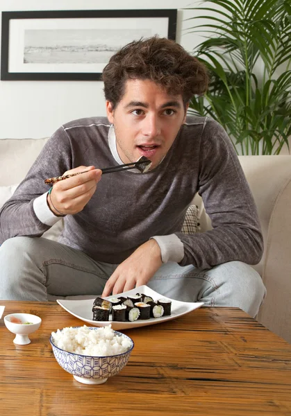 Man eating japanese sushi — Stock Fotó