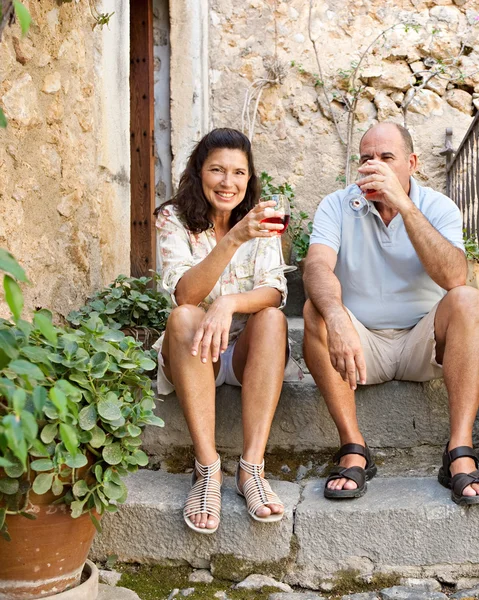 Couple drinking wine in the resort — Stok fotoğraf