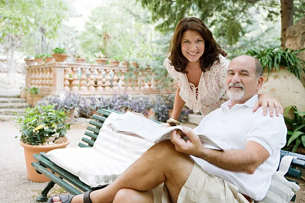 Couple enjoying a holiday in a luxury hotel — Stock fotografie