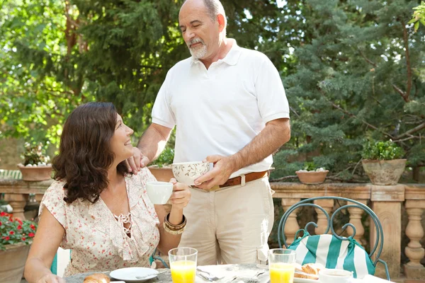 Pareja desayunando — Foto de Stock