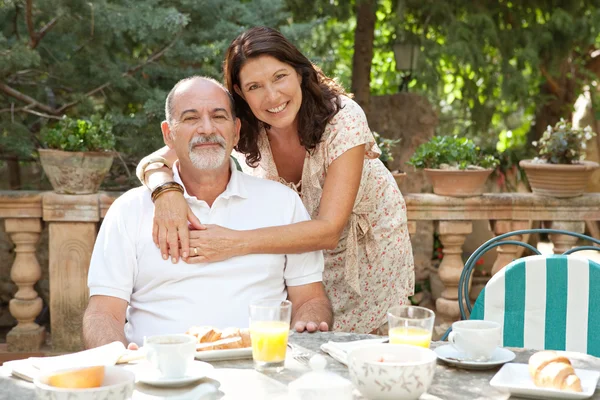 Couple petit déjeuner ensemble — Photo