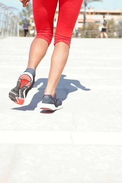 Femme jambes jogging et faire de l'exercice — Photo