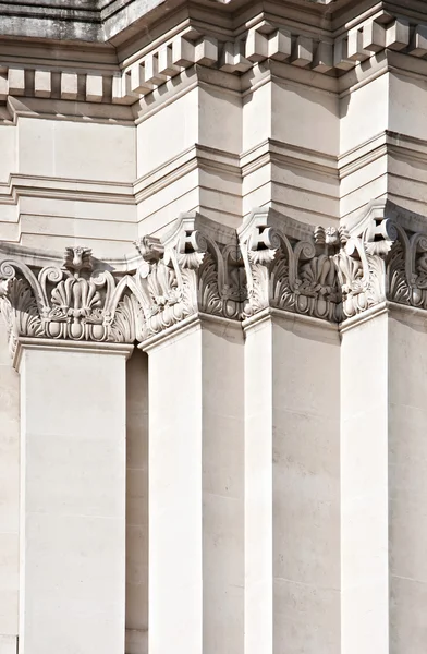 Centenario antiguo edificio de piedra en Londres —  Fotos de Stock