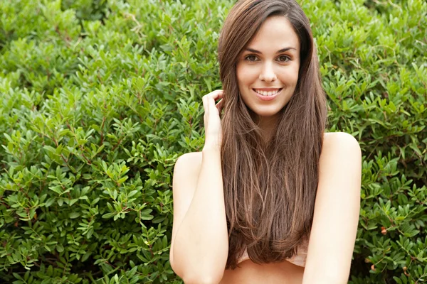 Portrait of a young and attractive hispanic woman — Stok fotoğraf