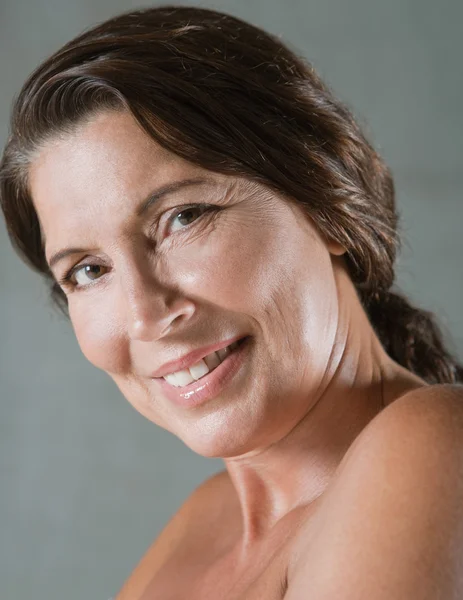 Portrait of an attractive mature woman — Stock Photo, Image