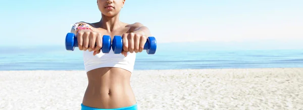 Eenager girl exercising on a sand beach — Stock Photo, Image