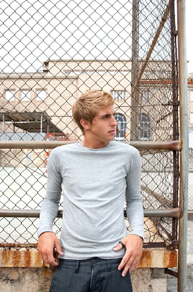 Man standing by a college campus building — Stock Fotó