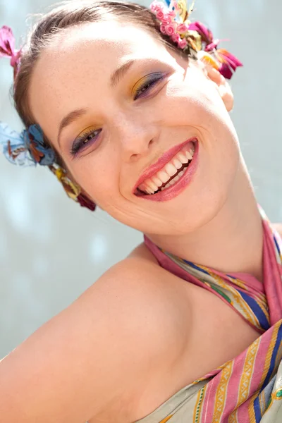 Retrato de una cara de mujer joven —  Fotos de Stock