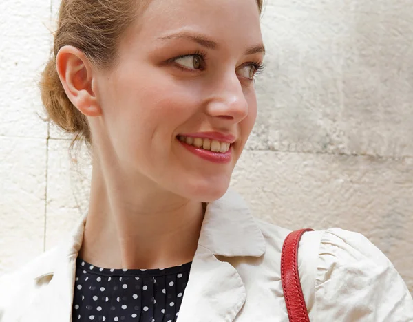 Young and attractive business woman smiling — Stock Photo, Image