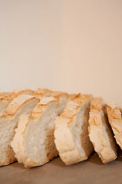 Домашняя выпечка буханка белого хлеба — стоковое фото