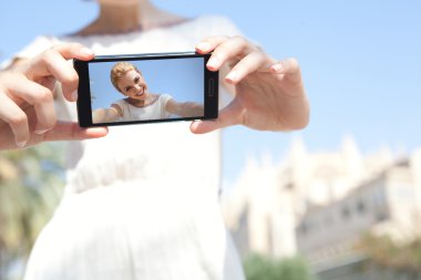 girl take selfies photos of herself