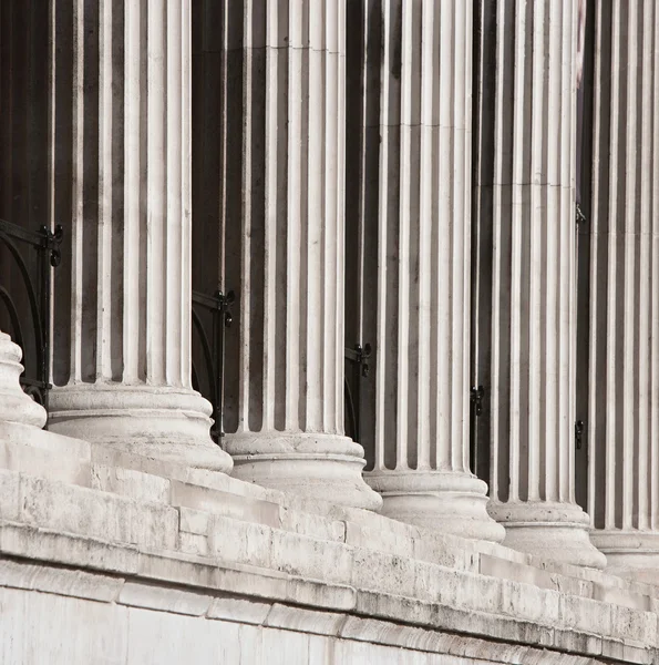 Centenary old stone building in London — Stock Photo, Image