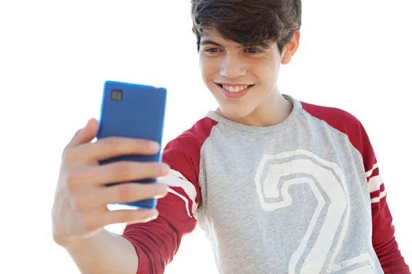 Boy taking a selfie of himself with smartphone — Zdjęcie stockowe