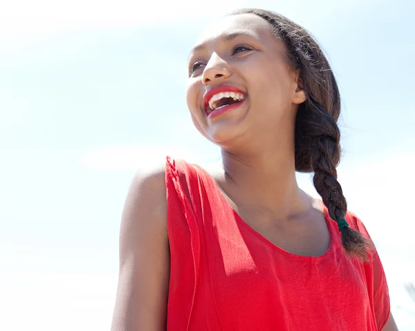 Giovane ragazza sorridente — Foto Stock