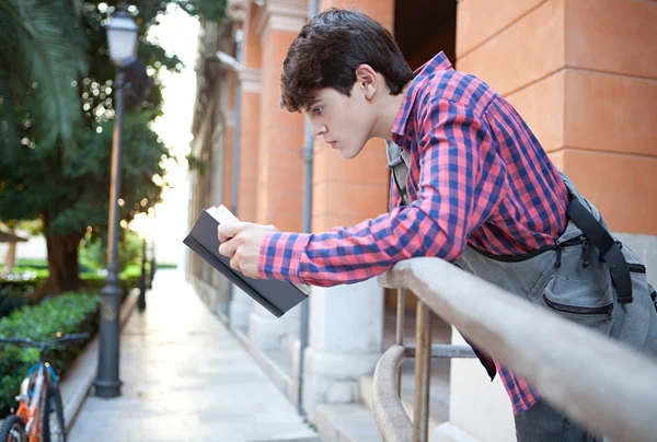 Student boy reading a text book — Stock fotografie