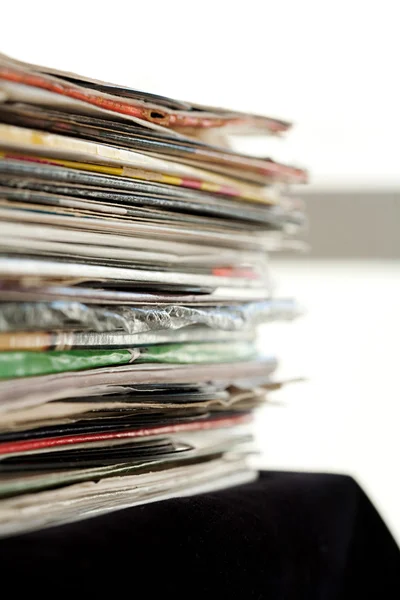 Pile of old and used vinyl records and albums — Stock Photo, Image