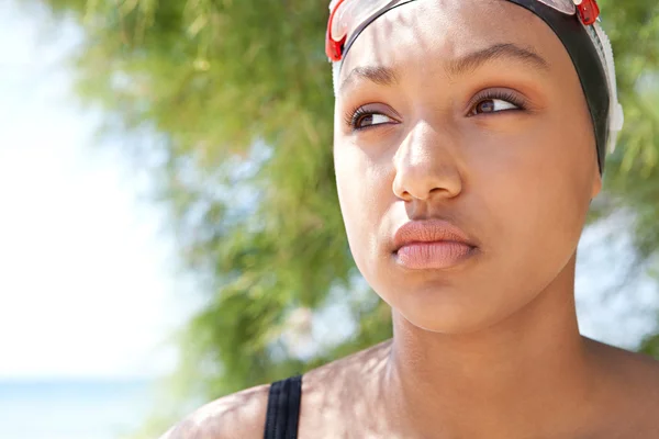 Young woman swimmer looking thoughtful — Stock fotografie