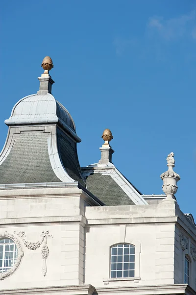 Edificio de piedra centenario en Londres — Foto de Stock