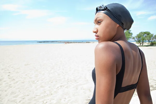 Girl swimmer on a beach — 图库照片