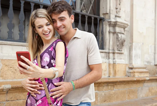 Couple relaxing and taking a selfie photo of themselves — Stockfoto
