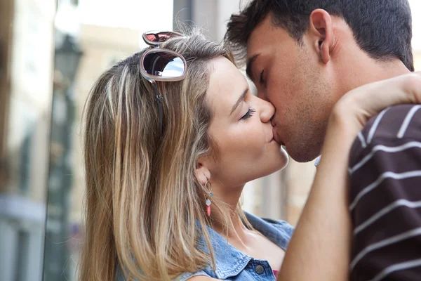 Young attractive couple kissing — Stock Photo, Image