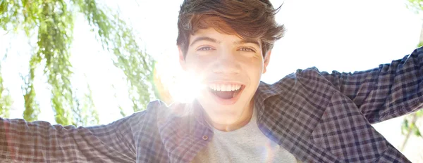 Portrait of a teenager boy joyfully smiling — ストック写真