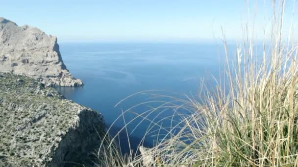 Pohled na impozantní hory a moře — Stock video